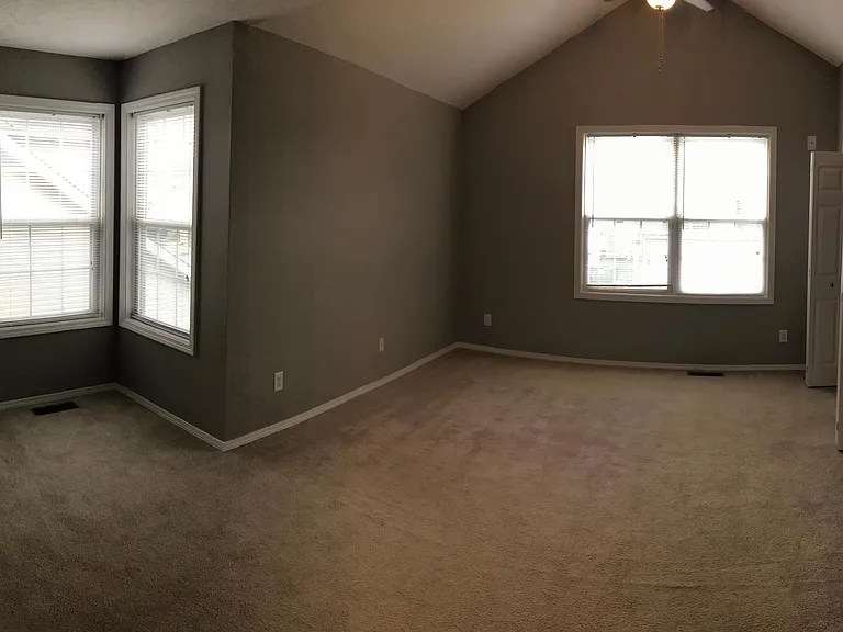 1204 Riviera Dr — Photo 6