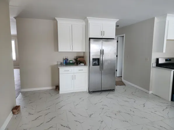 36552 Melbourne Dr, Sterling Heights, MI 48312