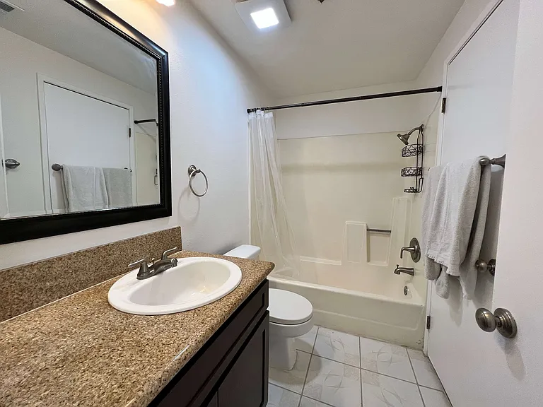 730 W 4th St #415 — Photo 14