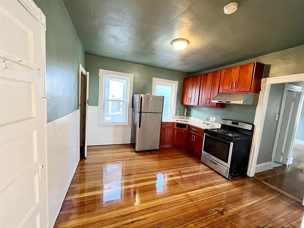 Building Photo - 6 Taft St #1