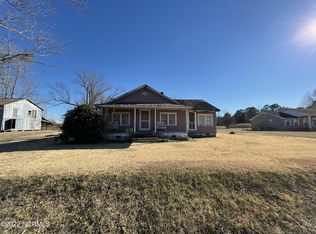 610 Comfort Rd, Richlands, NC 28574