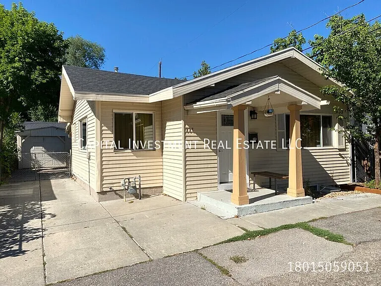 777 E Redondo Ave — Photo 1