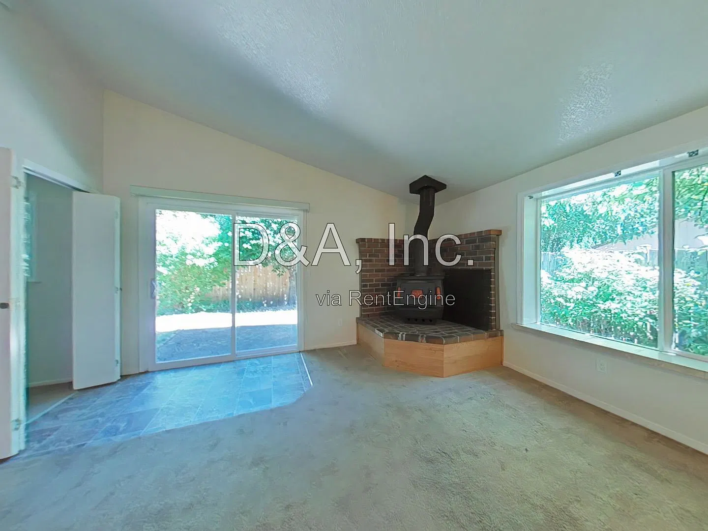 3 bed, 2.0 bath, 1331 sqft, $2,395 — Photo 3