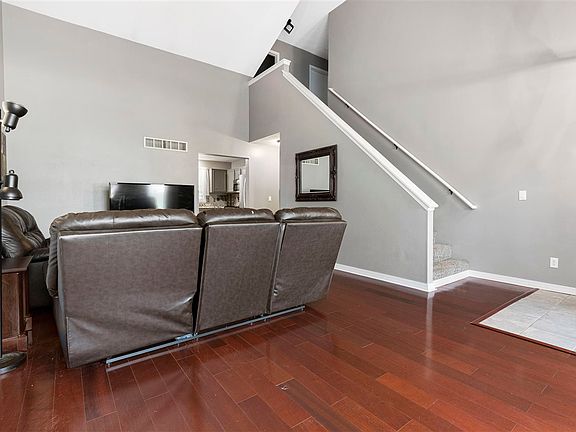 4th image of 3954 N Port Dr