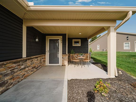 3rd image of 104 Willows End