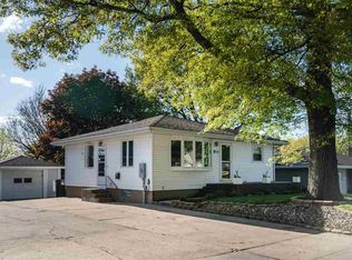 1909 Elmwood Ave, Cedar Falls, IA 50613