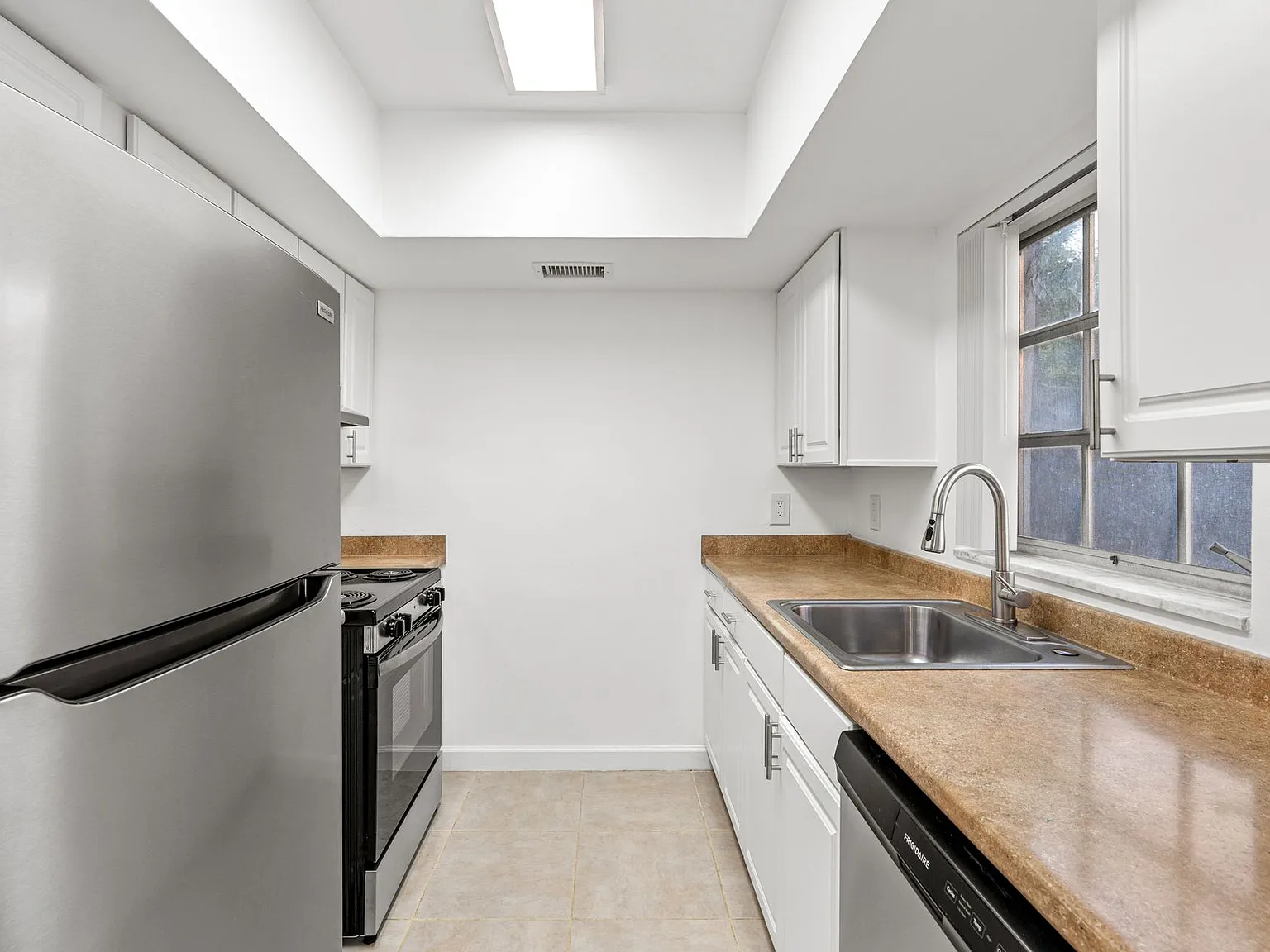 Vista Townhomes — Photo 1