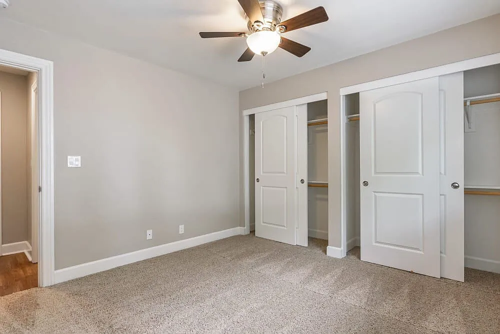 Pentagon Apartments — Photo 3