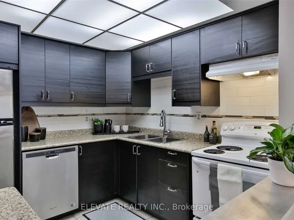 2131 Dufferin St, Toronto, ON M6E 3R3
