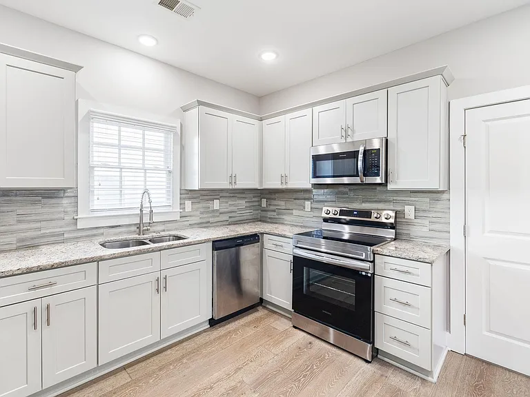 1097 Sims St SW — Photo 13