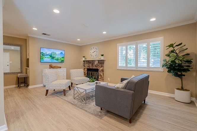 1st image of 620 Devlin Ct