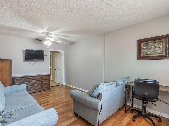 5th image of 833 Westview Dr