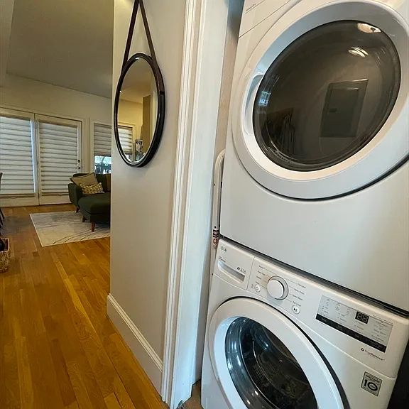 302 W 3rd St #2 — Photo 11