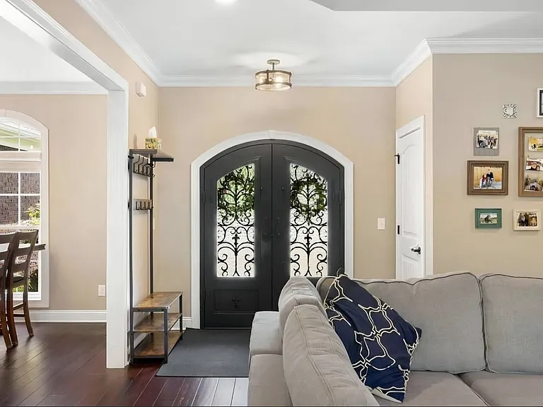 102 Anniston Way — Photo 2