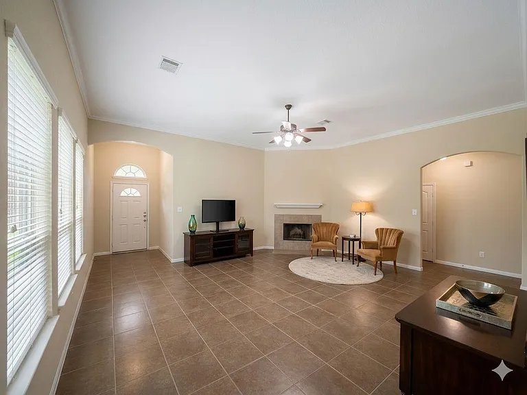 9942 Taylor Springs Ln — Photo 4