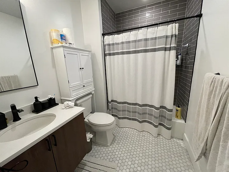 33 Ward St #10 — Photo 6