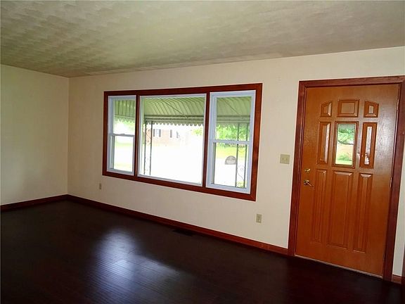 5th image of 103 White Oak Dr