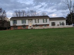 7345 Meadow View Dr, Seville, OH 44273