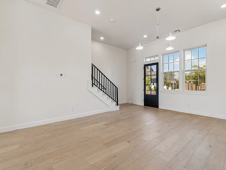 18814 Selah Way — Photo 14