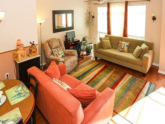 4th image of 105 Hamilton St #105