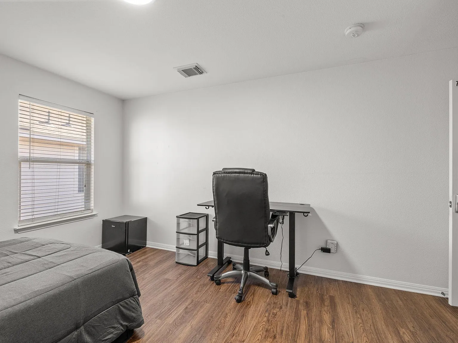 4 bed, 3.5 bath, $1,048 — Photo 3