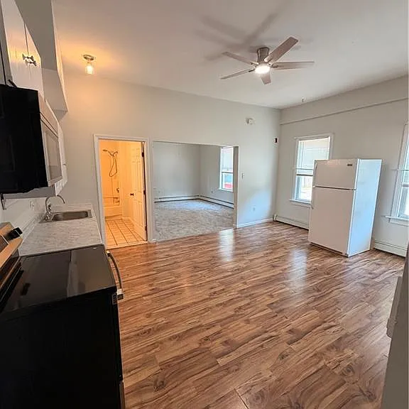 71 Hamlet Ave #1R — Photo 3