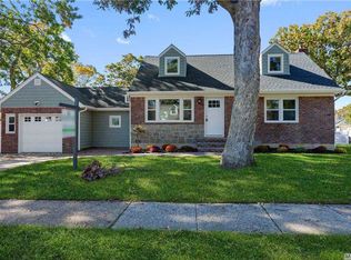 1810 Schermerhorn St, Merrick, NY 11566