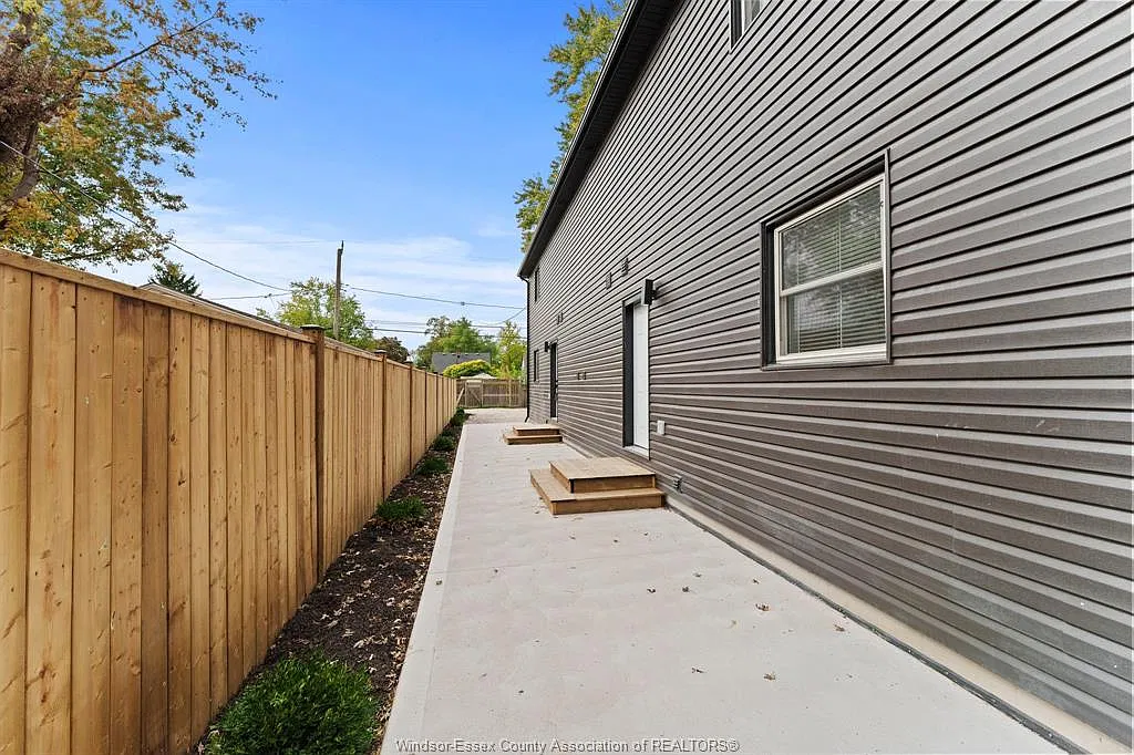 1923 George Ave — Photo 2
