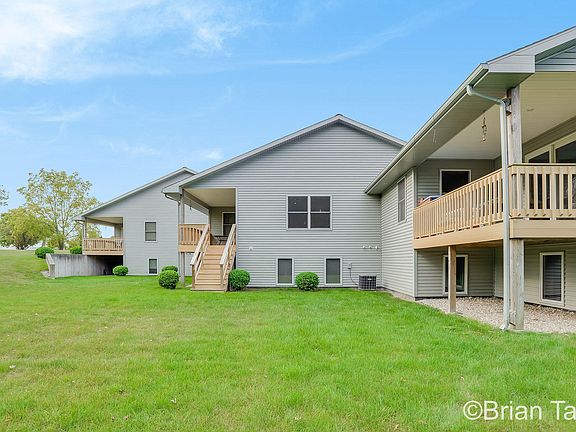 4th image of 111 W Divina Dr #111