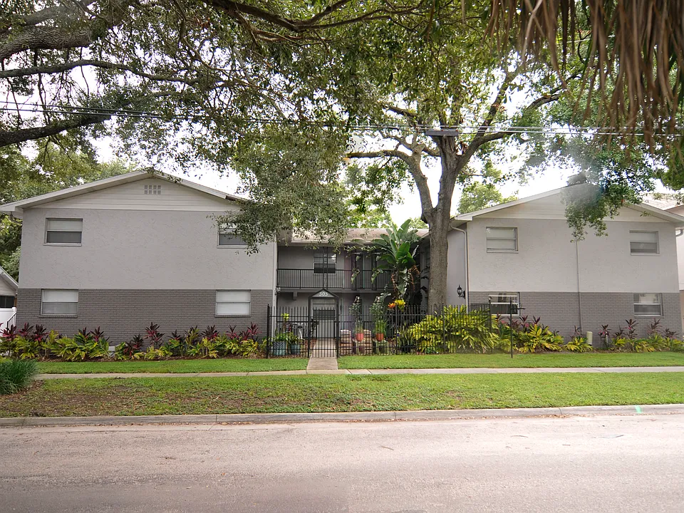 303 S Tampania Ave #17
