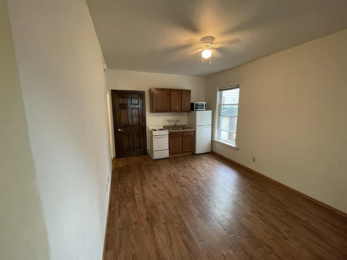 Building Photo - 635 Howard Pl #102
