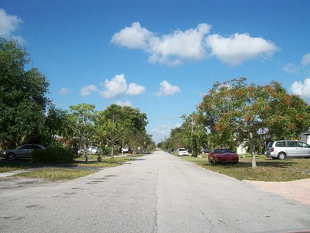 2nd image of 3600 SW 22nd St