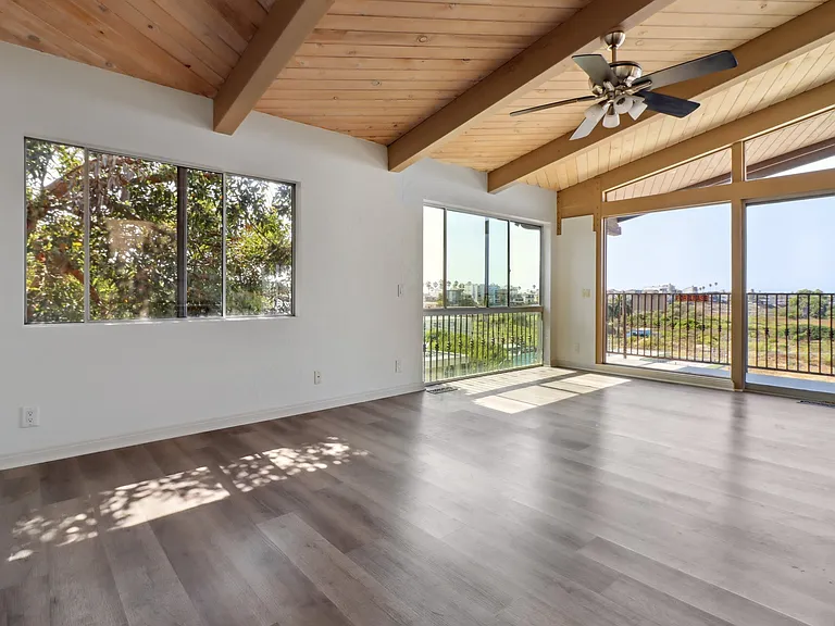 Pershing Dr — Photo 11