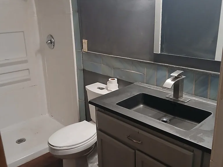 319 Rich St — Photo 9