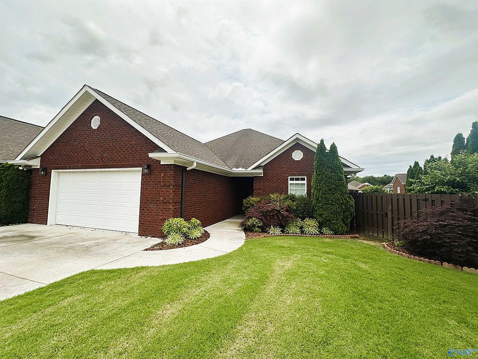 1st image of 104 Canterbury Cir