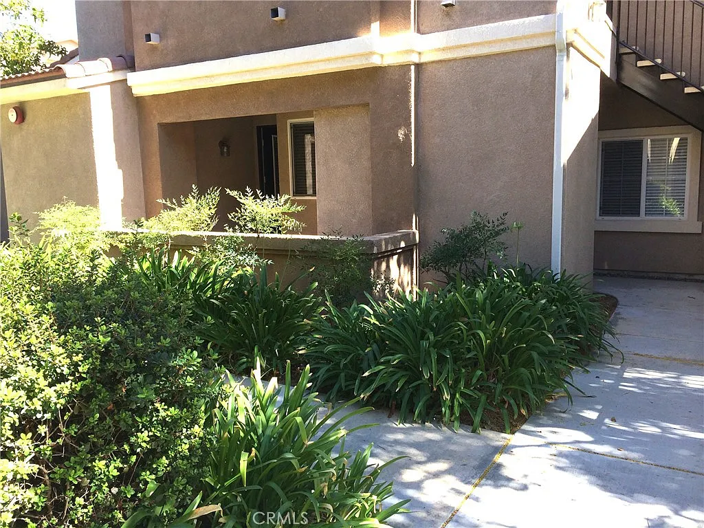 2 bed, 1159 sqft, $2,400 — Photo 2