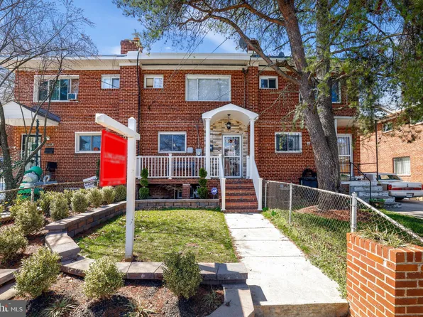 5315 Deal Dr, Oxon Hill, MD 20745