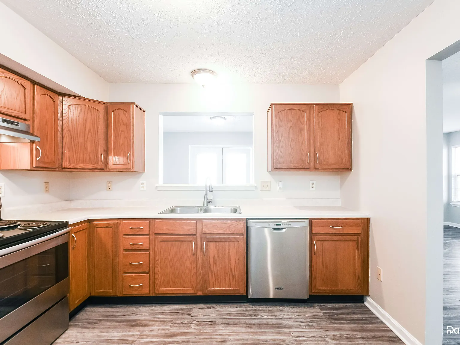 3 bed, 2.5 bath, 1744 sqft, $1,795 — Photo 3