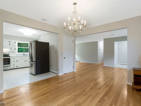 2 Wayside Ln, Clinton Twp., NJ 08833