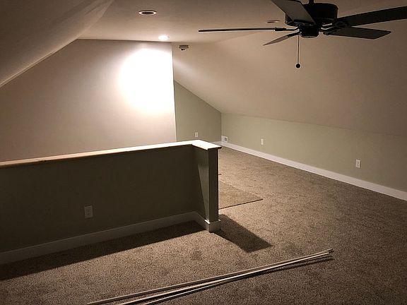 5th image of 105 Rosecrans Ave Ext