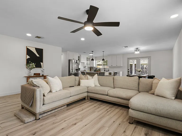 2031 Lake Trail Dr — Photo 5