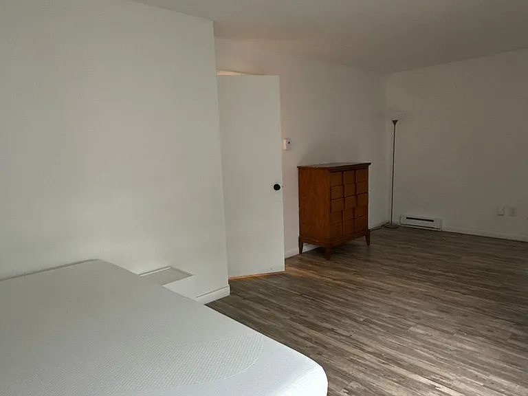 University Park Apartments near Cornell University — Photo 147