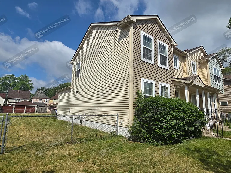 15887 Muirland St — Photo 2