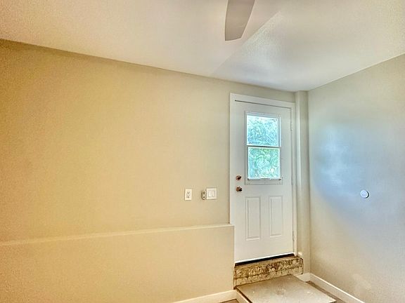 3rd image of 300 Mariposa Dr #B