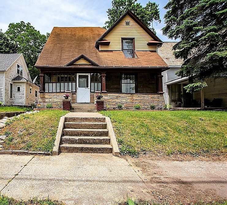 1st image of 829 Cassopolis St