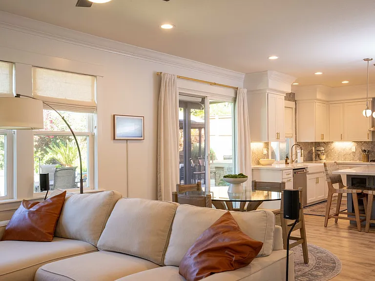 33896 Calafia St — Photo 3