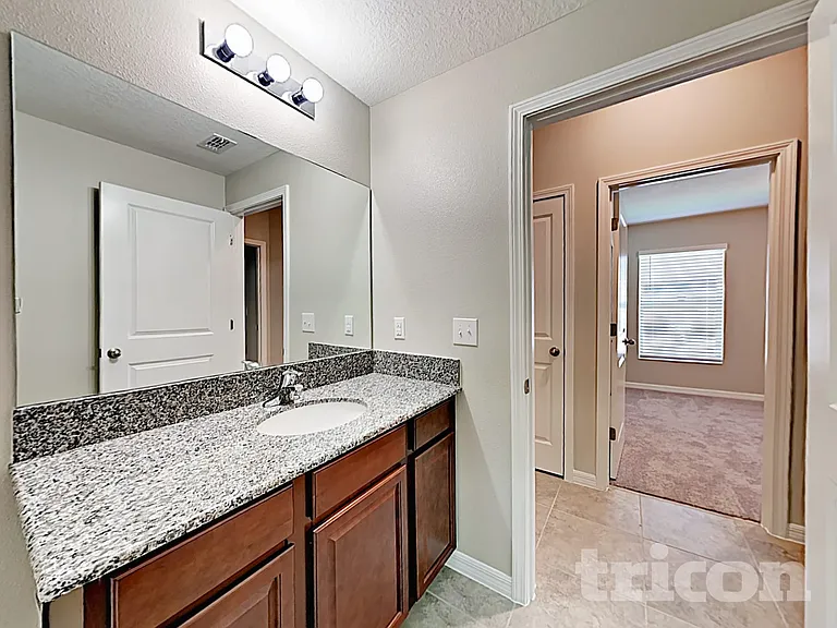 1724 Broad Winged Hawk Dr — Photo 24