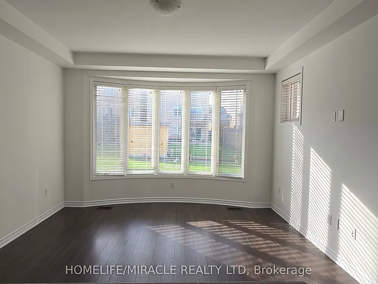 25 Phyllis Dr — Photo 6