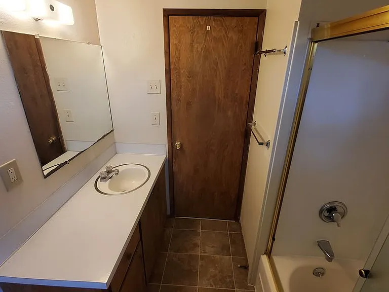 14th Street Apartments — Photo 10