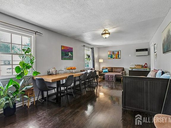 4th image of 24 Jersey Ave